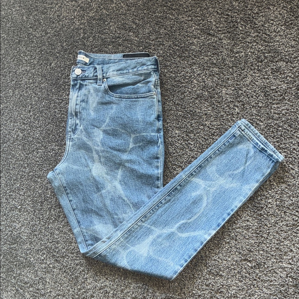 PacSun Light Wash High-Rise Skinny Jeans with Subtle Bleach Pattern